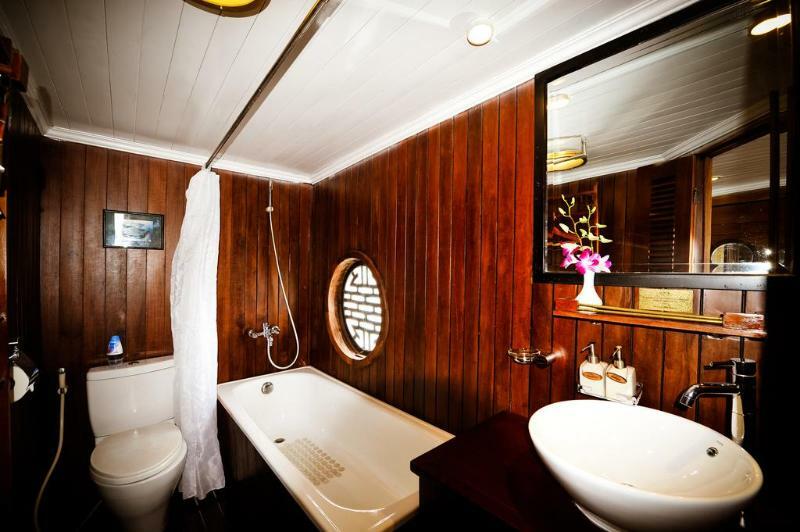 Bhaya Classic Cruises Ha Long Exterior foto